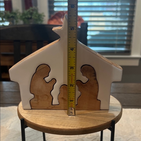 Enamel and Wood 3D Nativity Scene Decor - Picture 5 of 6